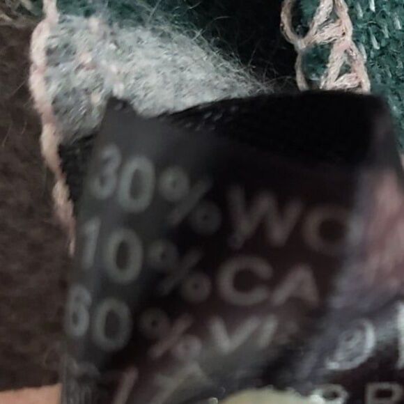 Beautiful Reversible Soft Women's 27 x 77 Scarf, Cashmere / Wool / Viscose Blend - Picture 2 of 5